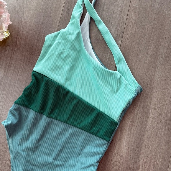 New Boutique Comfy & Ready Green Color‎ Block One Piece Swimsuit - Picture 4 of 7